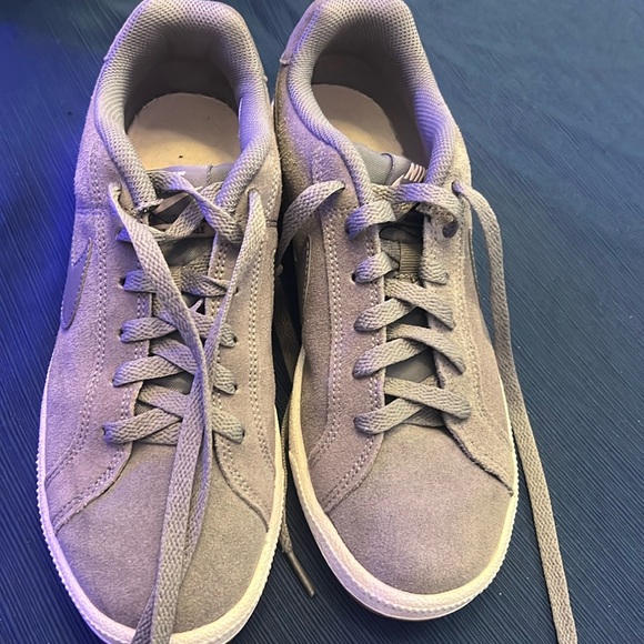 Nike gray size 7.5 - Picture 1 of 3